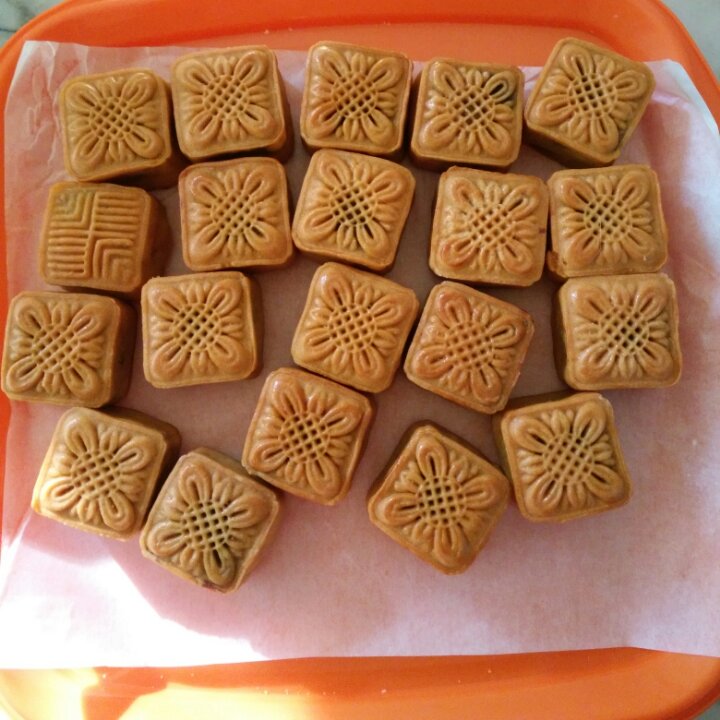 广式月饼——蛋黄莲蓉月饼