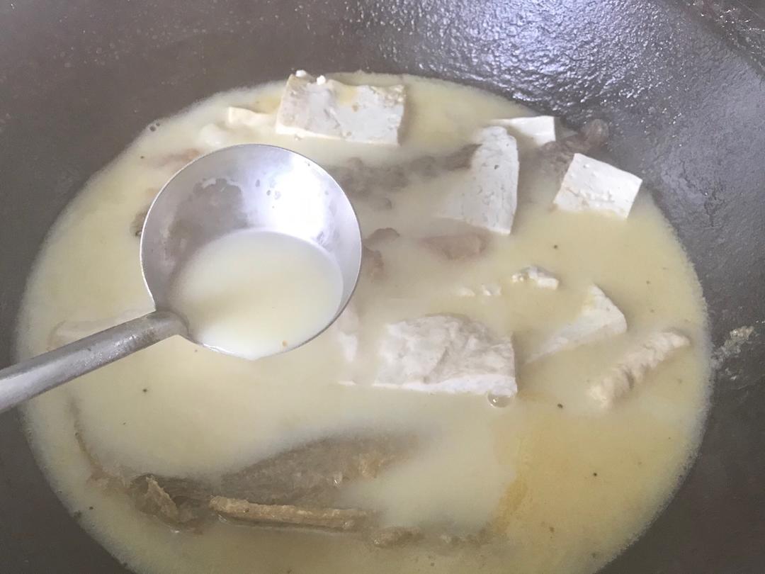 泥鳅炖豆腐（小贴士附杀泥鳅方法）