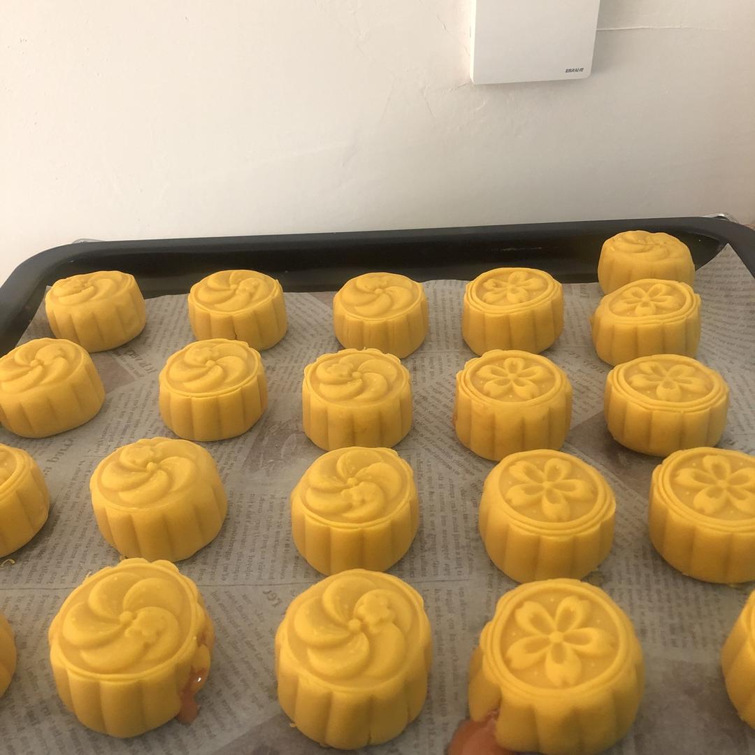 桃山皮流心奶黄肉松月饼