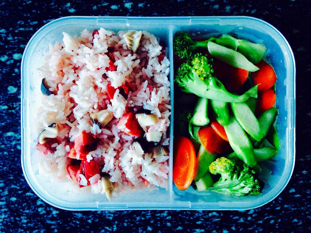 电饭锅香菇香肠饭(●´∀｀●)