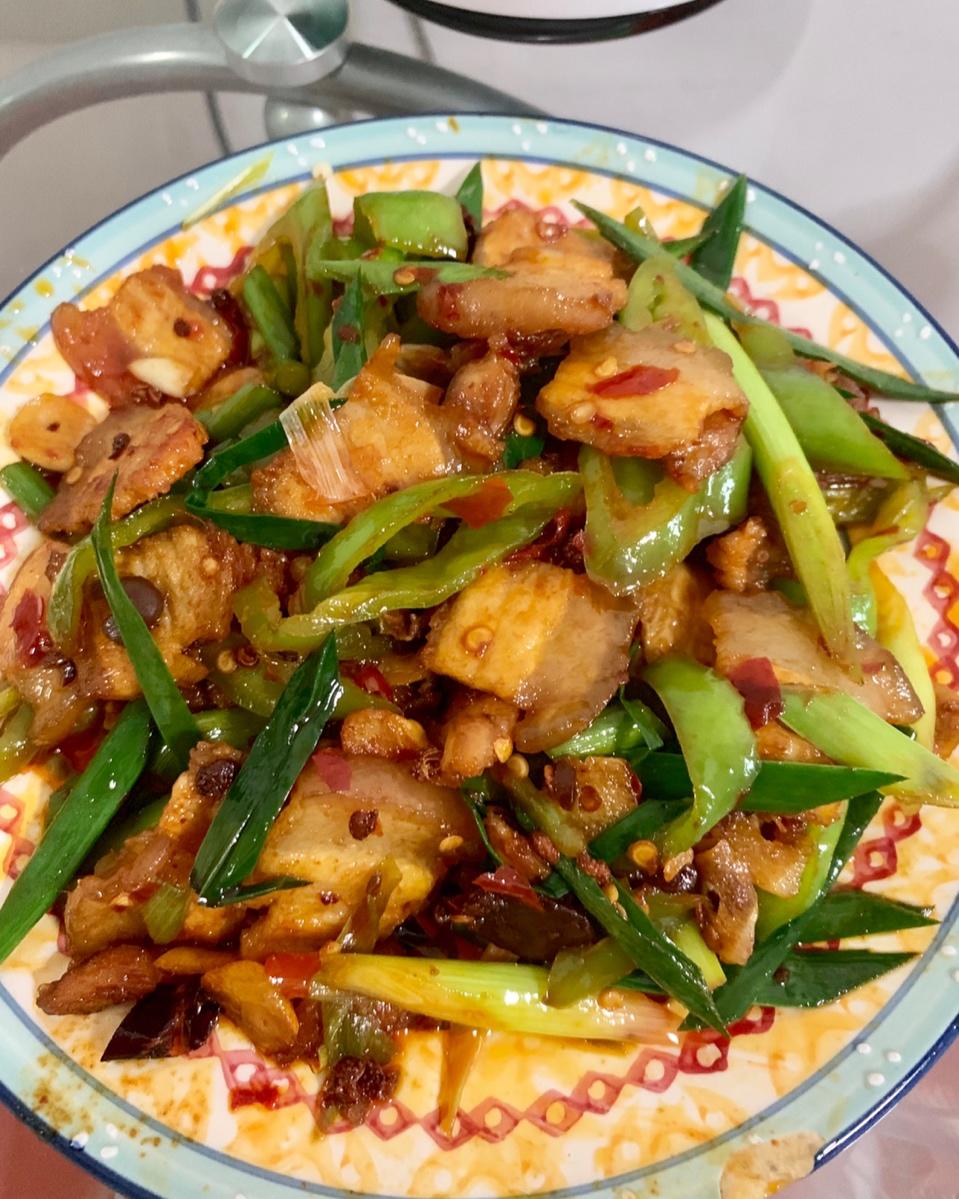 厨师长教你：用土灶炒“回锅肉”，农村土锅加柴火才是真正的土味