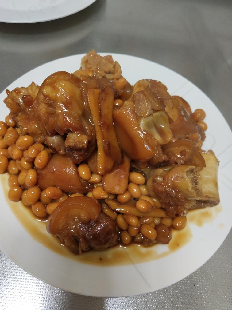 黄豆炖猪蹄