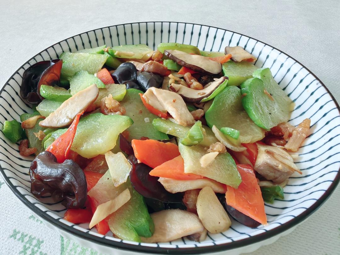 佛手瓜蘑菇炒鸡片