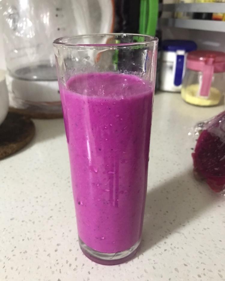 果汁这样喝才美味--火龙果奶昔