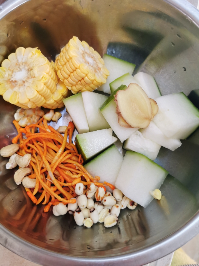 纯素食无五辛：虫草花玉米冬瓜汤的做法 步骤1