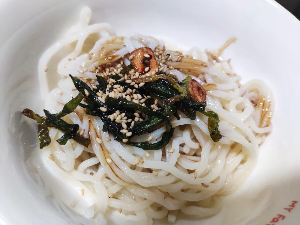 10分钟搞定的一碗葱油拌面
