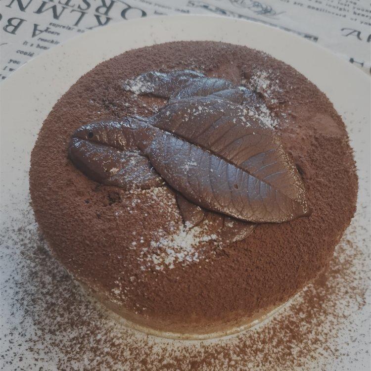 落叶古典巧克力蛋糕——好吃到让人尖叫（附巧克力叶子的做法）