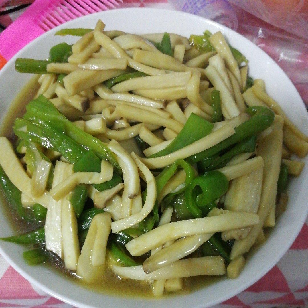 青椒素炒杏鲍菇
