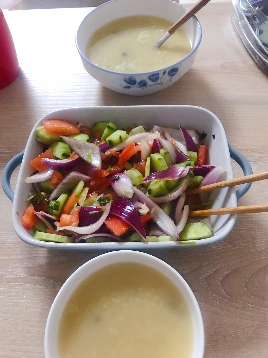 凉拌黄瓜西红柿洋葱的做法