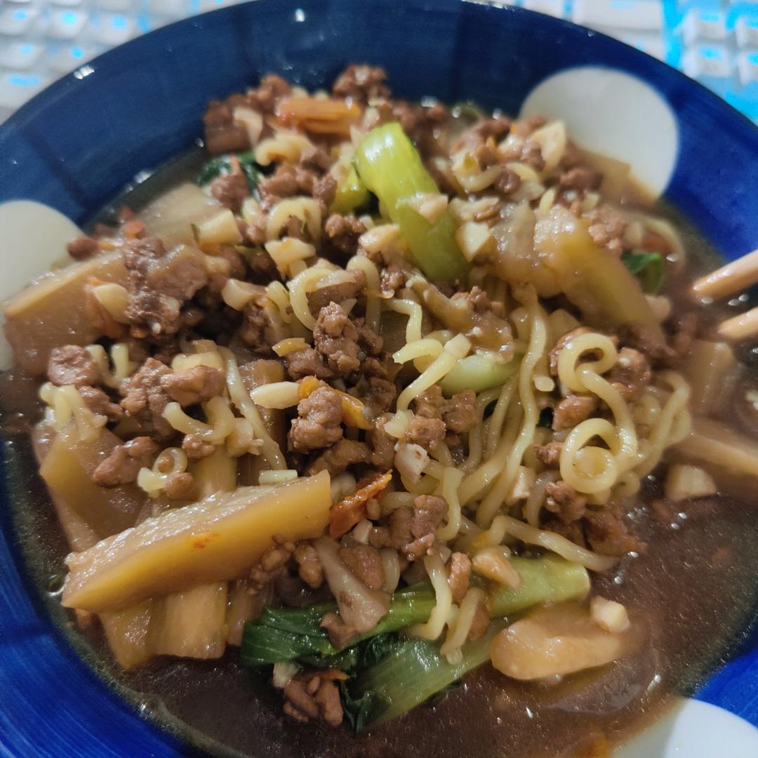 无敌好吃的【鱼香肉沫茄子焖面】，吃完舔盘🍜