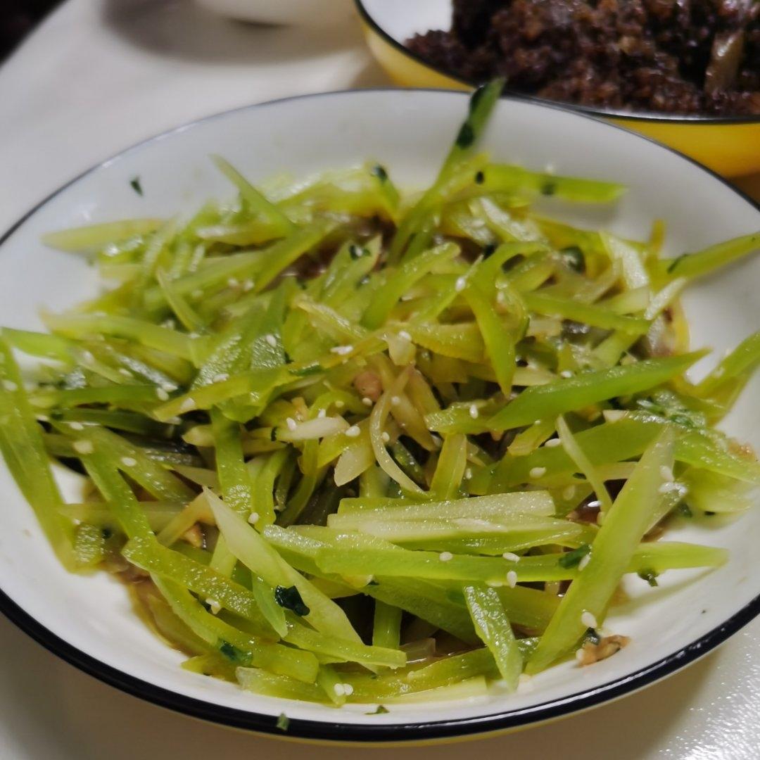 10分钟搞定的快手凉拌菜，清脆爽口的凉拌莴笋丝
