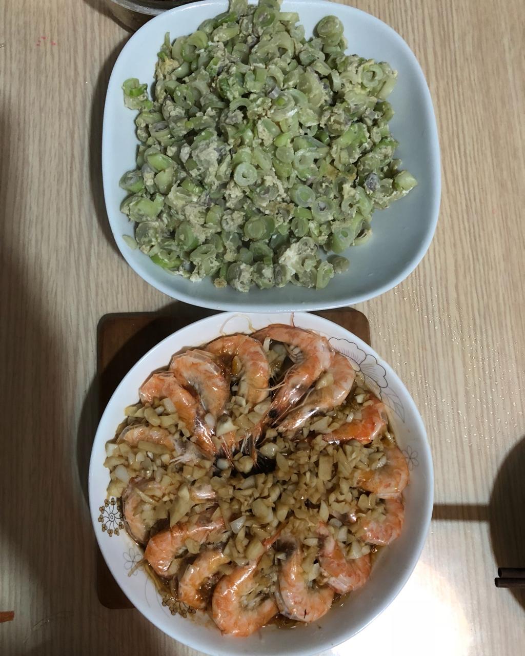 虾最美味的吃法必须是这个——蒜蓉蒸虾（多动图，孔瑶的食谱）