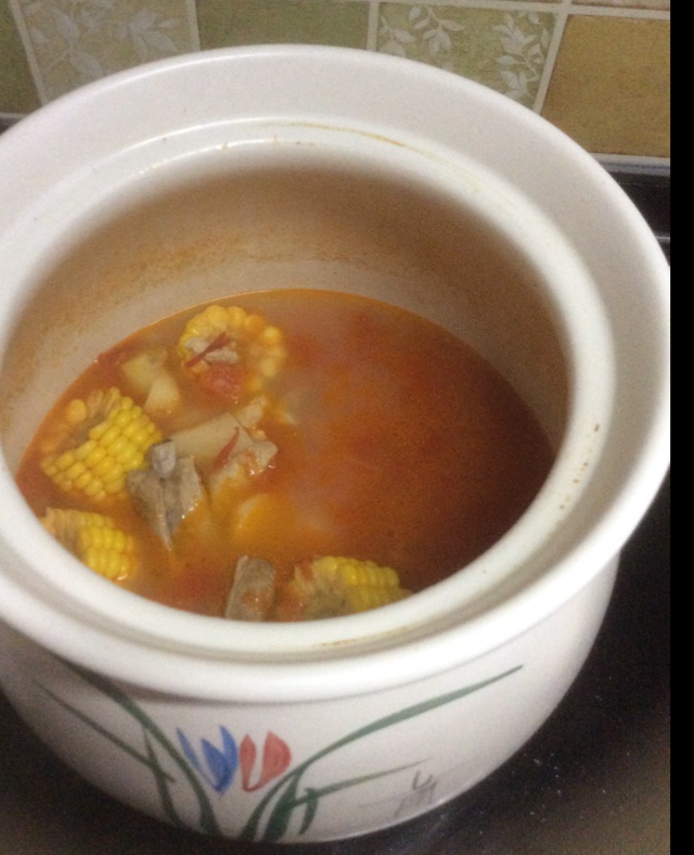 番茄土豆玉米排骨汤