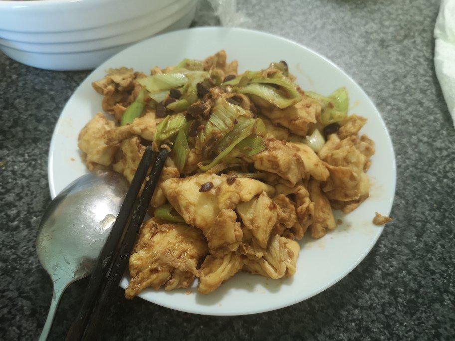 大酱炒鸡蛋（超级下饭菜）