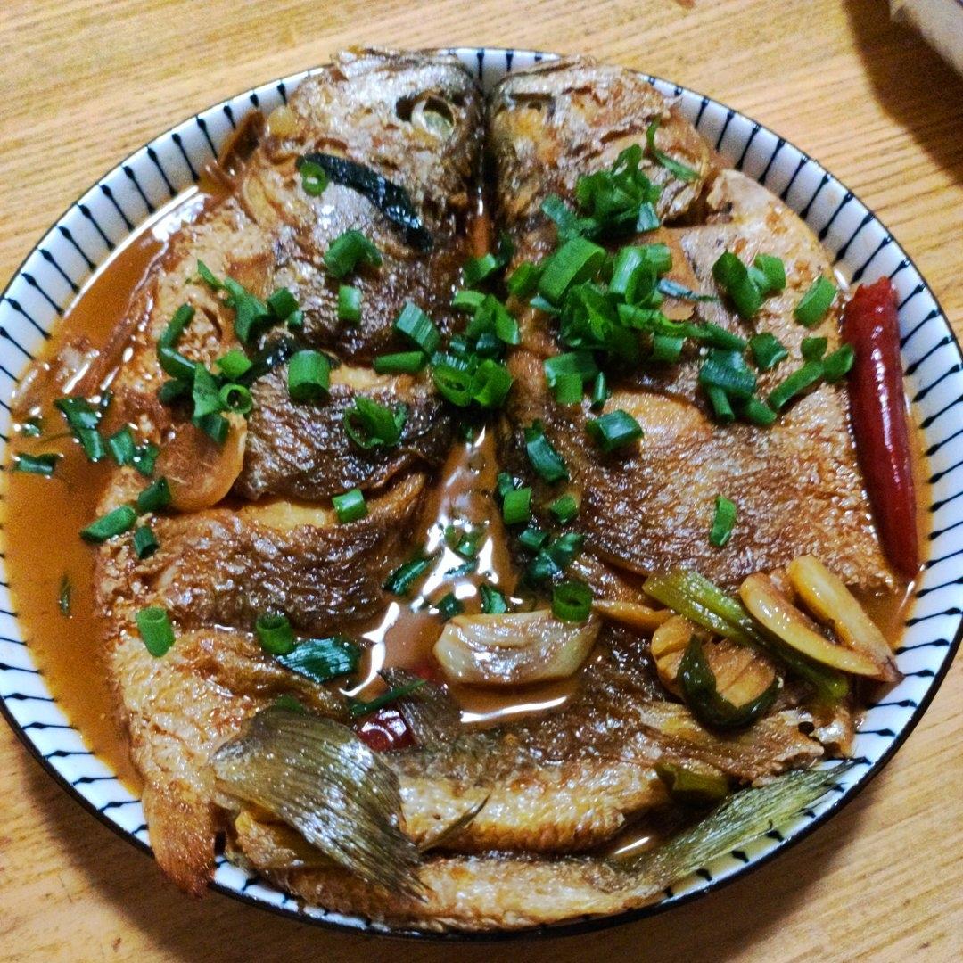 私房红烧黄花鱼，边吃边想念~