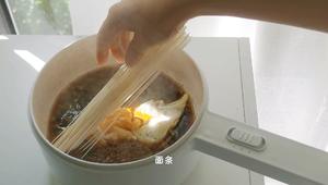 超火鸡蛋焖面，简单又好吃，6分钟吃早餐的做法 步骤8