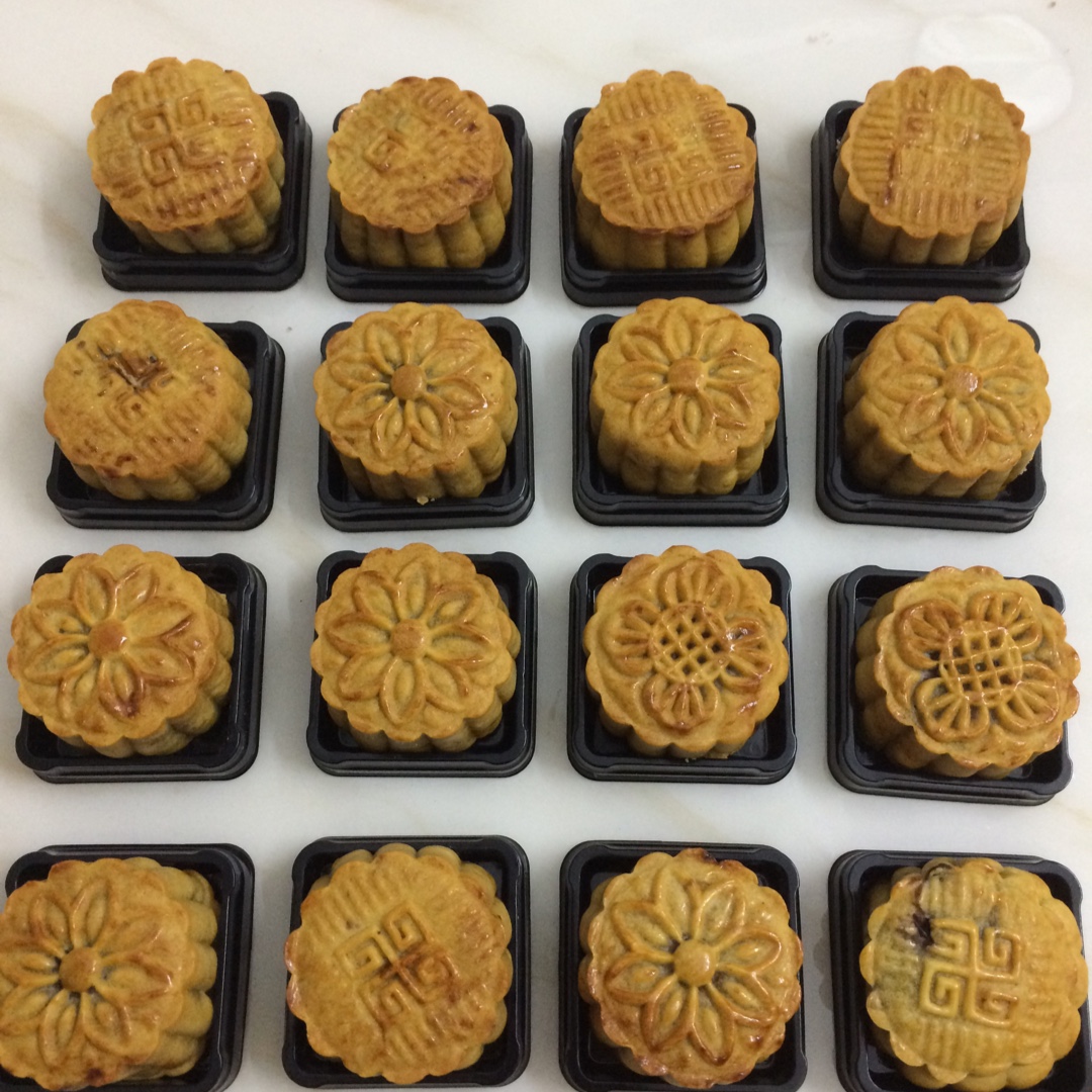 广式月饼——蛋黄莲蓉月饼