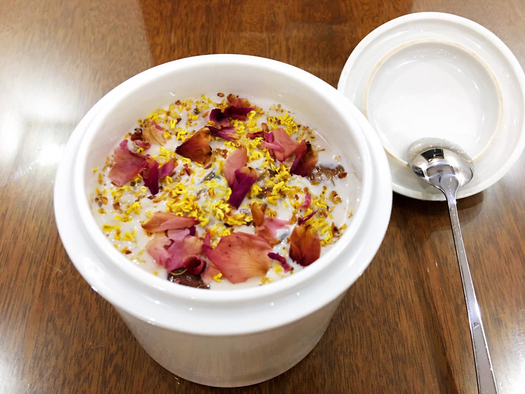 红豆花胶牛奶冻