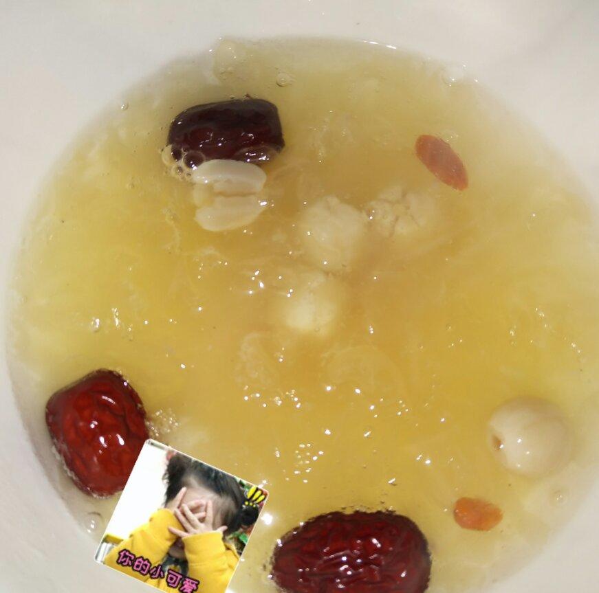 红枣莲子银耳羹