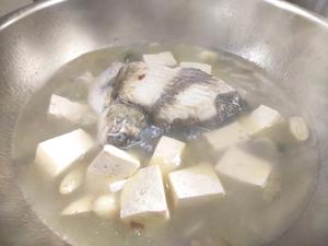 超级鲜的鳊鱼豆腐汤的做法 步骤7