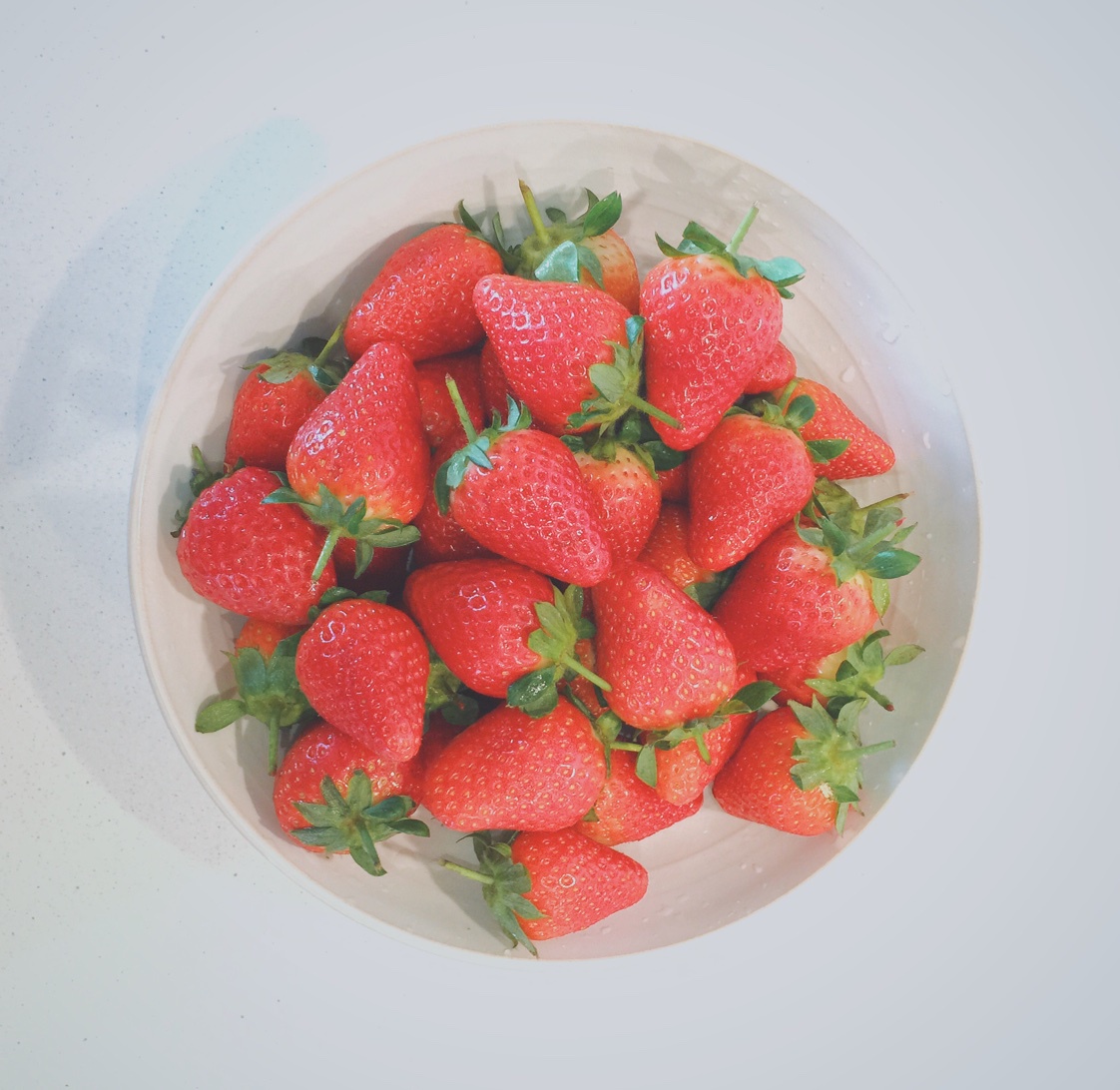 今冬第一颗草莓