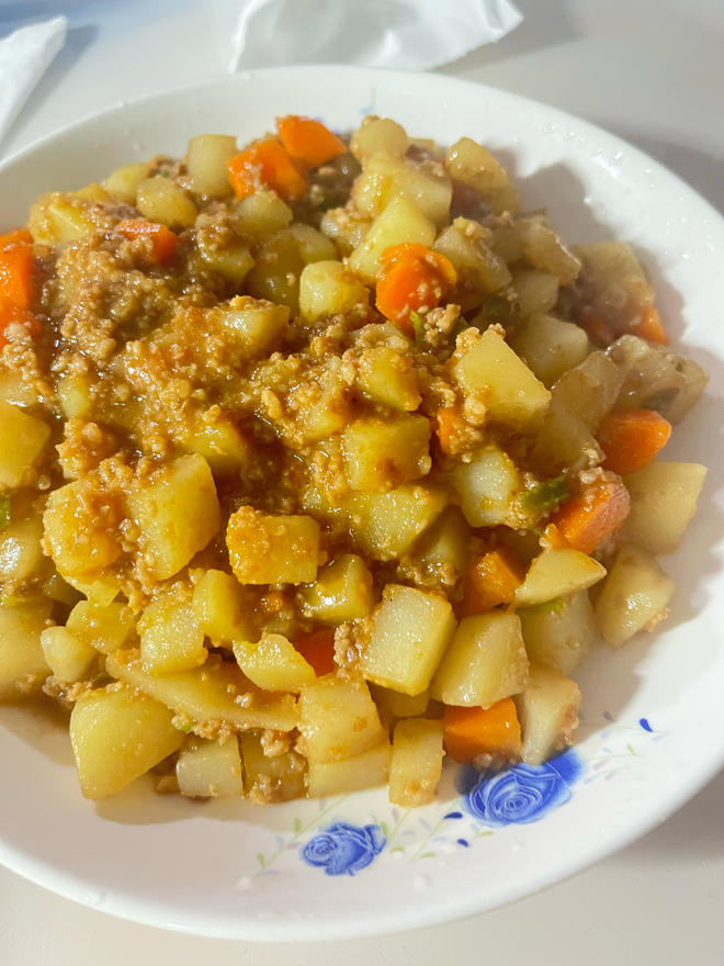 【肉末闷土豆的做法步骤图,肉末闷土豆怎么做好吃】西芹小姐_下厨房