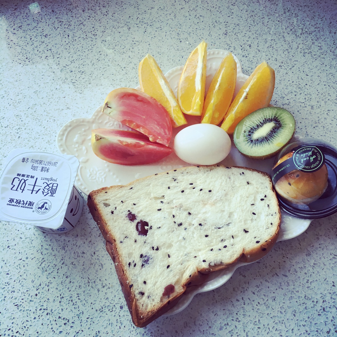 不急不躁吃早餐