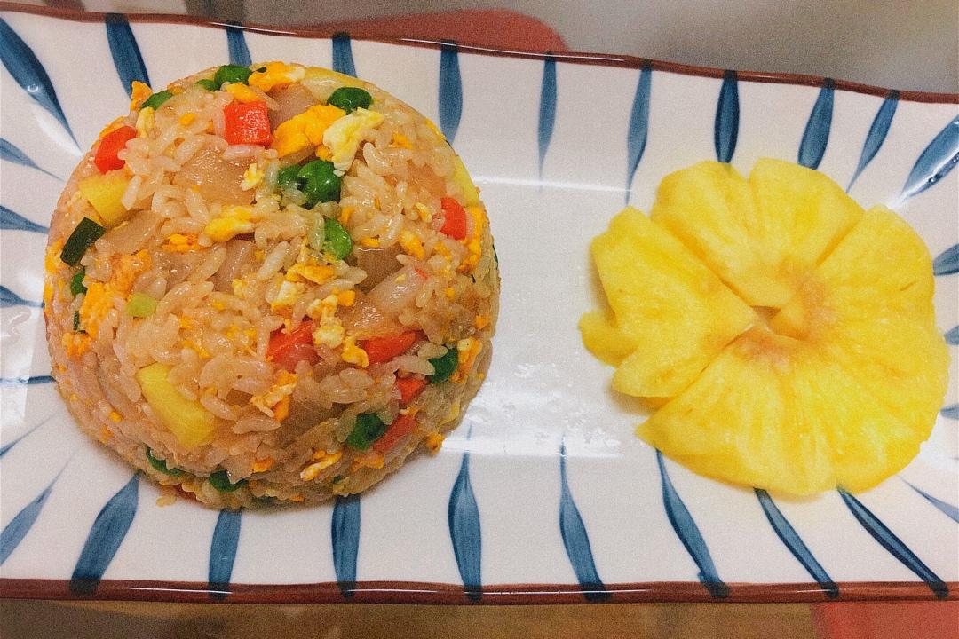 虾仁菠萝炒饭