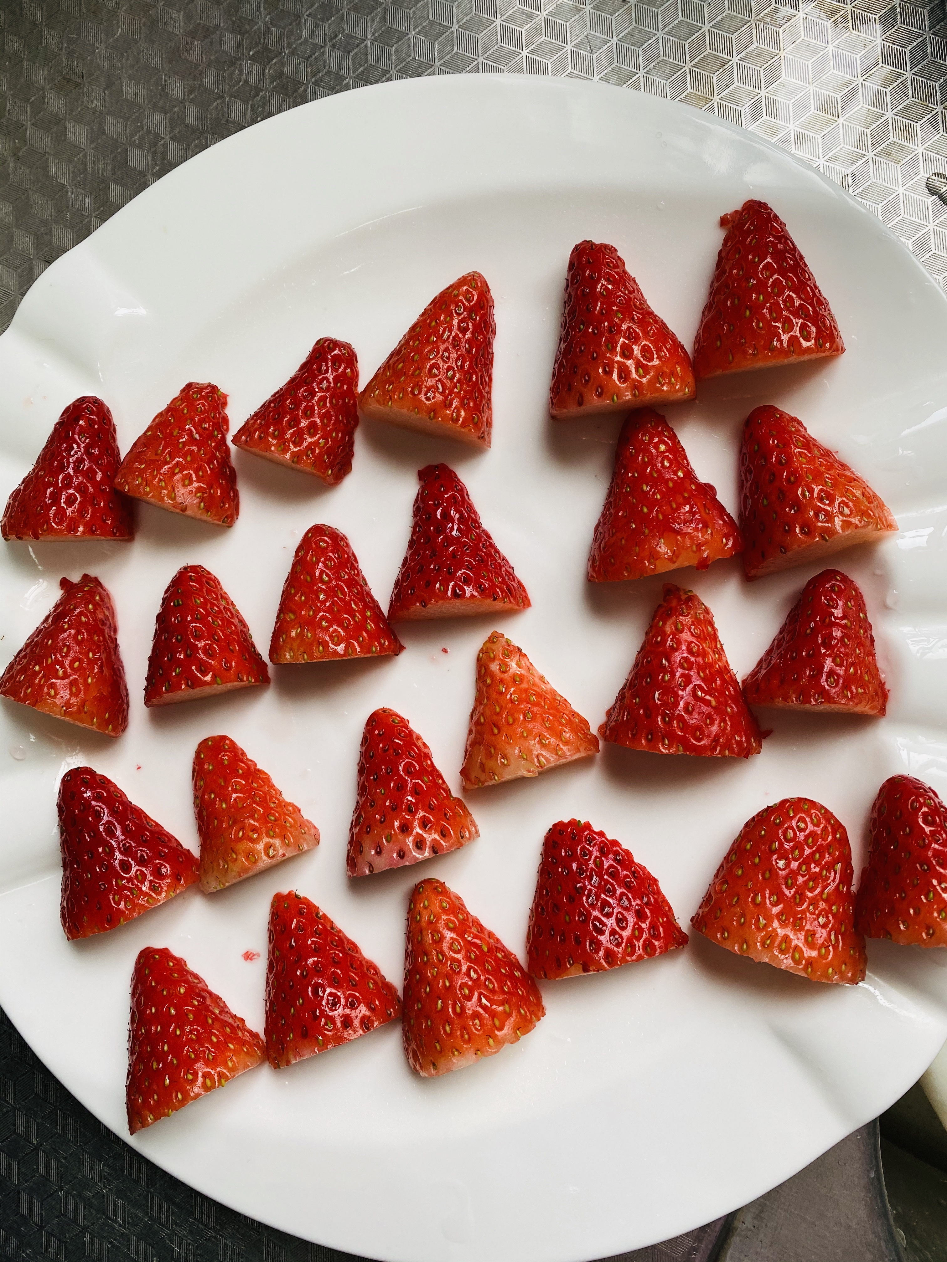 冬天的第一颗草莓🍓圣诞款🎄草莓大泡芙✨妥妥哒颜值美味 😋快来艾特你的大猪蹄子吧🙈的做法 步骤28