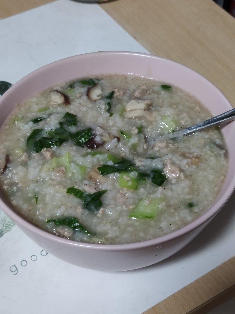 妈妈们必学，简单美味又营养的青菜瘦肉粥