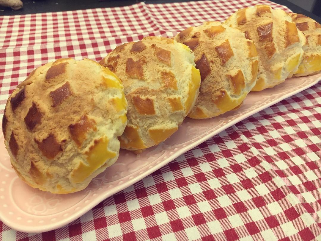 好吃到炸裂的港式菠萝包（附带制作酥皮的小视频）