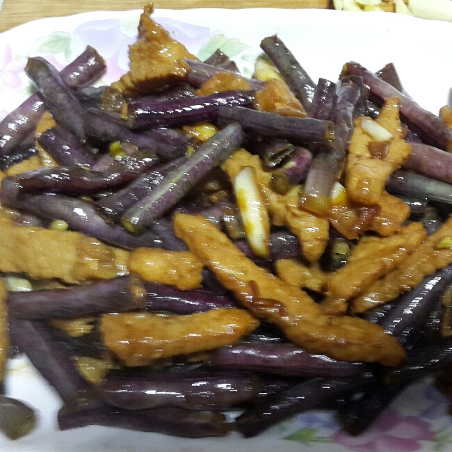 瘦肉炒紫豆角