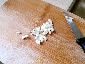 豆豉鲮鱼炒油麦菜的做法 步骤5