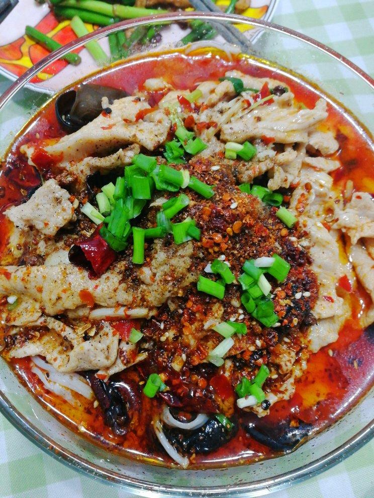 水煮肉片：辣椒的盛宴