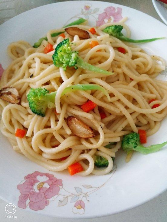 干煸大蒜油辣意面