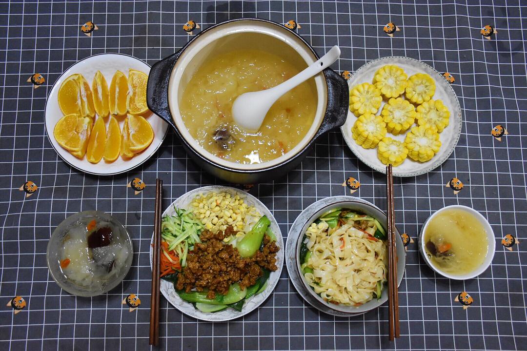 隔壁小孩都馋哭了的炸酱面