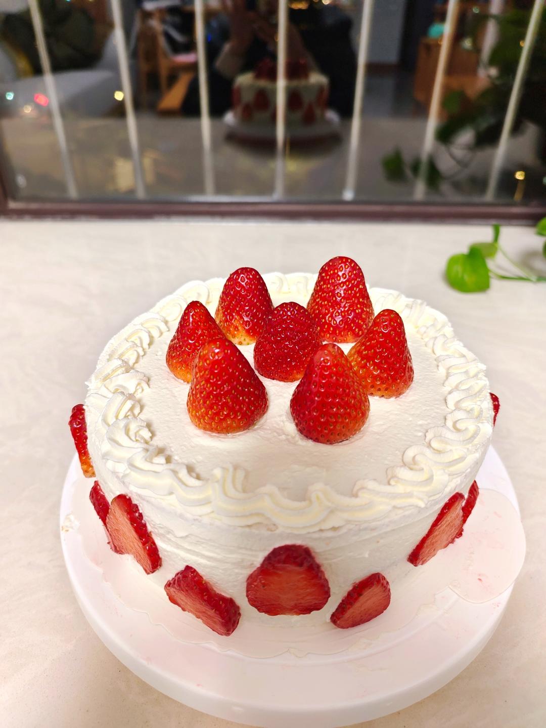 自制草莓奶油蛋糕，奶油 草莓 八寸戚风简直绝配🍓🍓