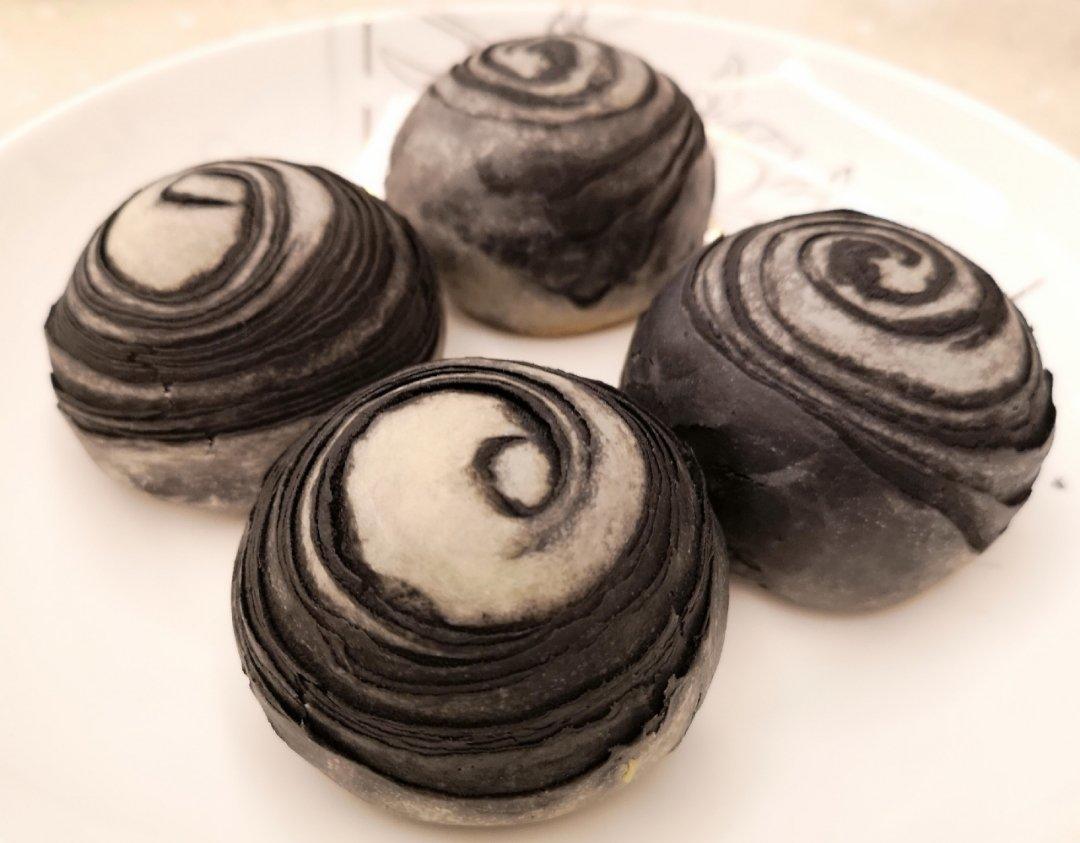 孤独星球黑白蛋黄酥