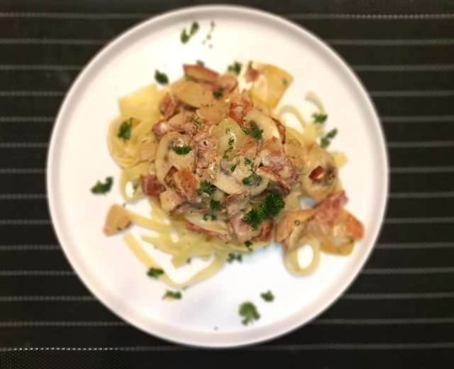 奶油培根蘑菇意面|Creamy bacon and mushroom spaghetti 奶油培根蘑菇意面|Creamy bacon and mushroom spaghetti
