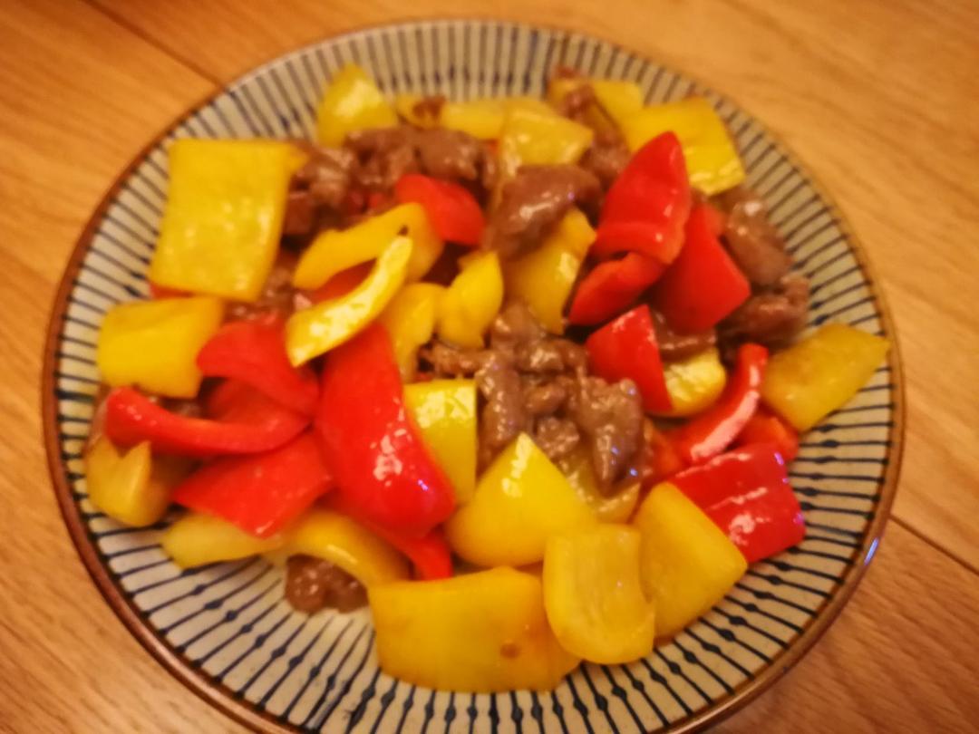 彩椒牛肉粒