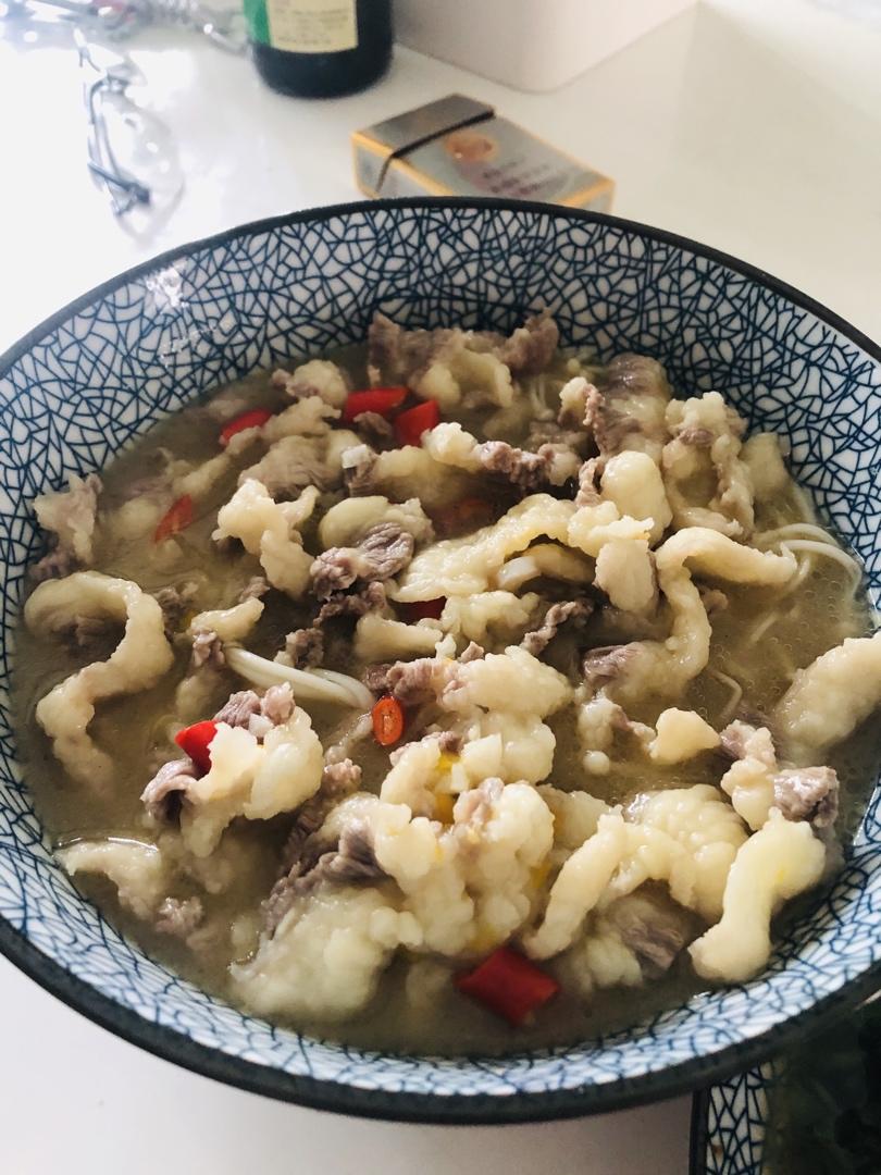 酸汤肥牛Enoki Mushrooms & Sliced Beef Soup