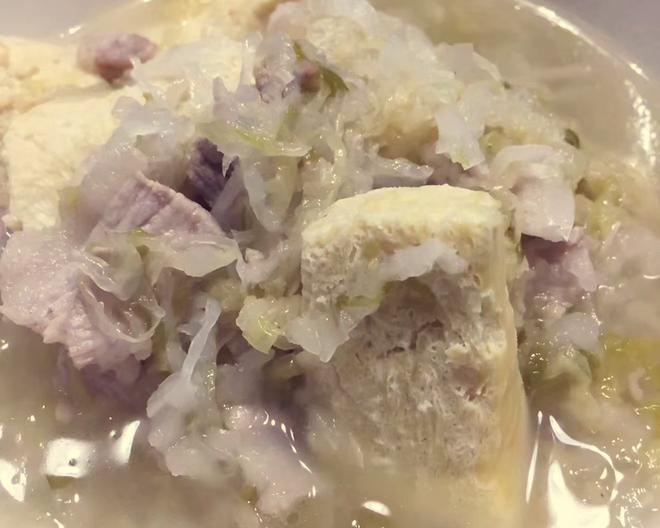 东北酸菜汆白肉的做法