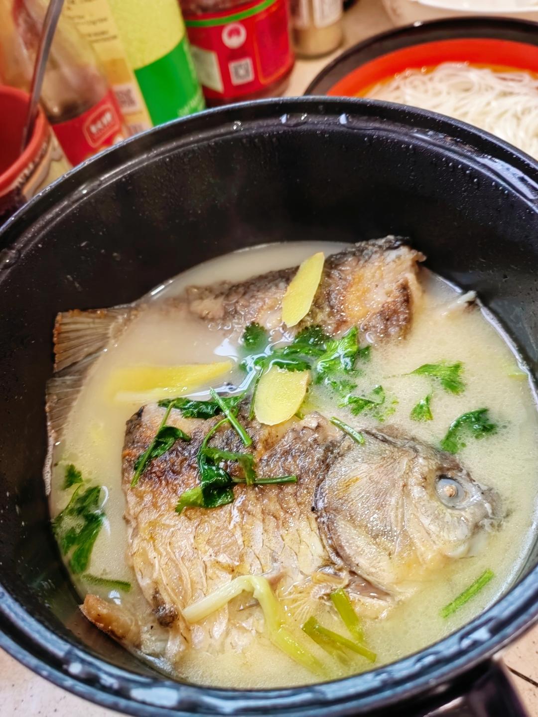 奶白鲫鱼豆腐汤|一条鱼最后的温柔
