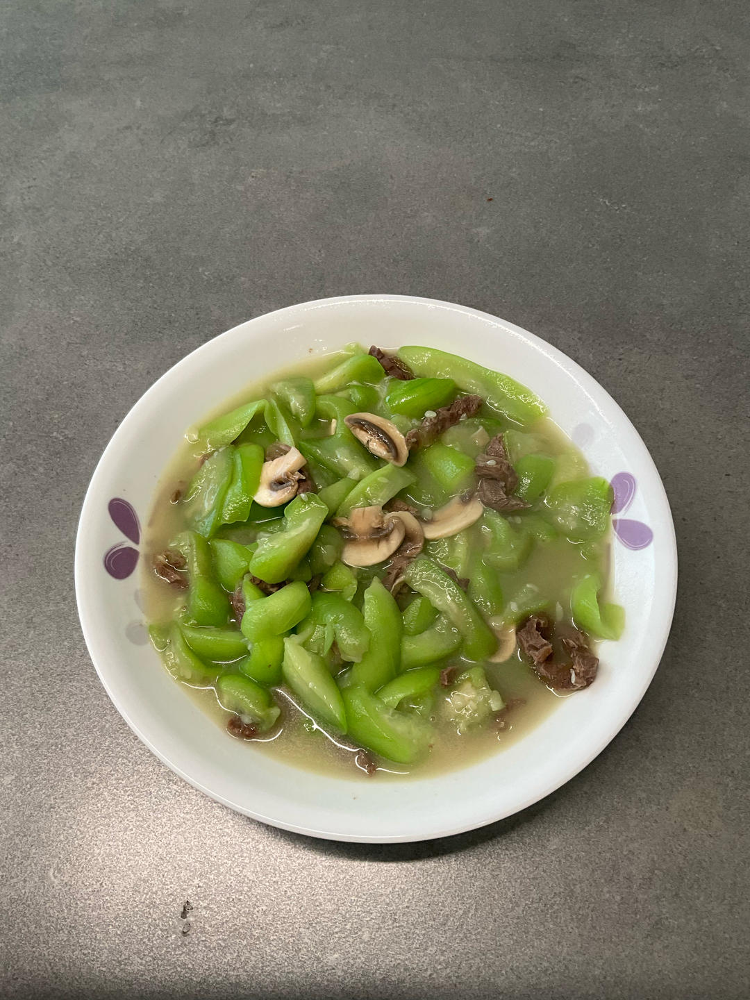素炒丝瓜|这样做绝了！简单又好吃！