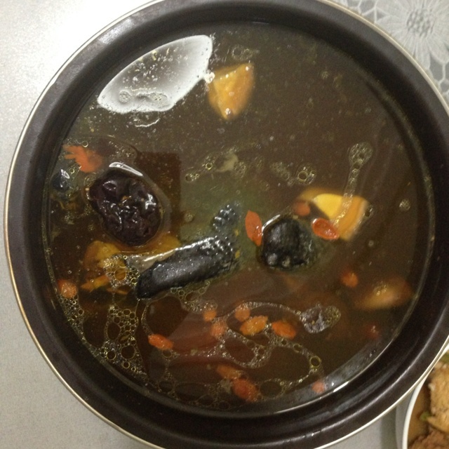 枸杞红枣乌鸡汤