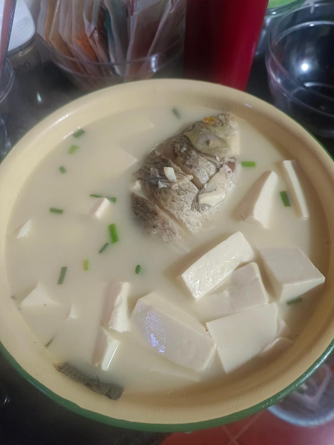 鲫鱼汤(鲫鱼豆腐汤)