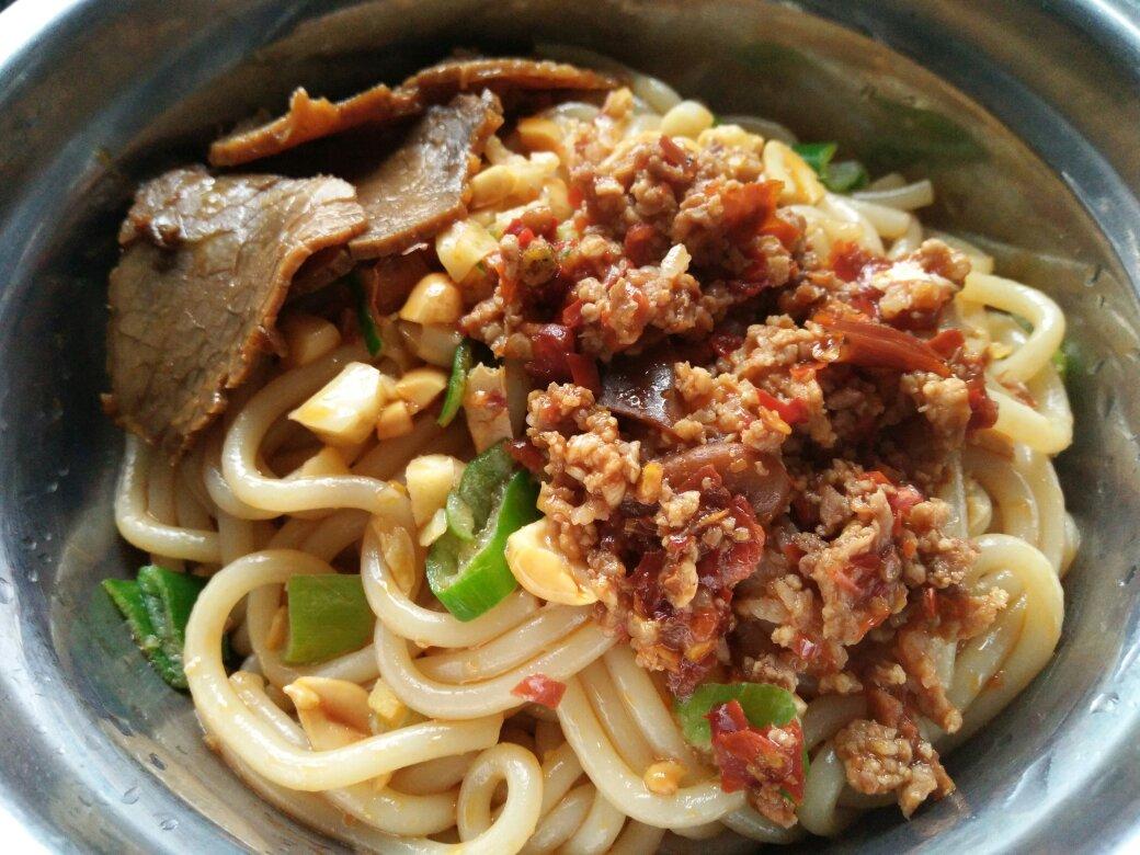 分享作品 午餐2018年1月7日 #午餐2018年1月7日#杂酱牛肉桂林米粉