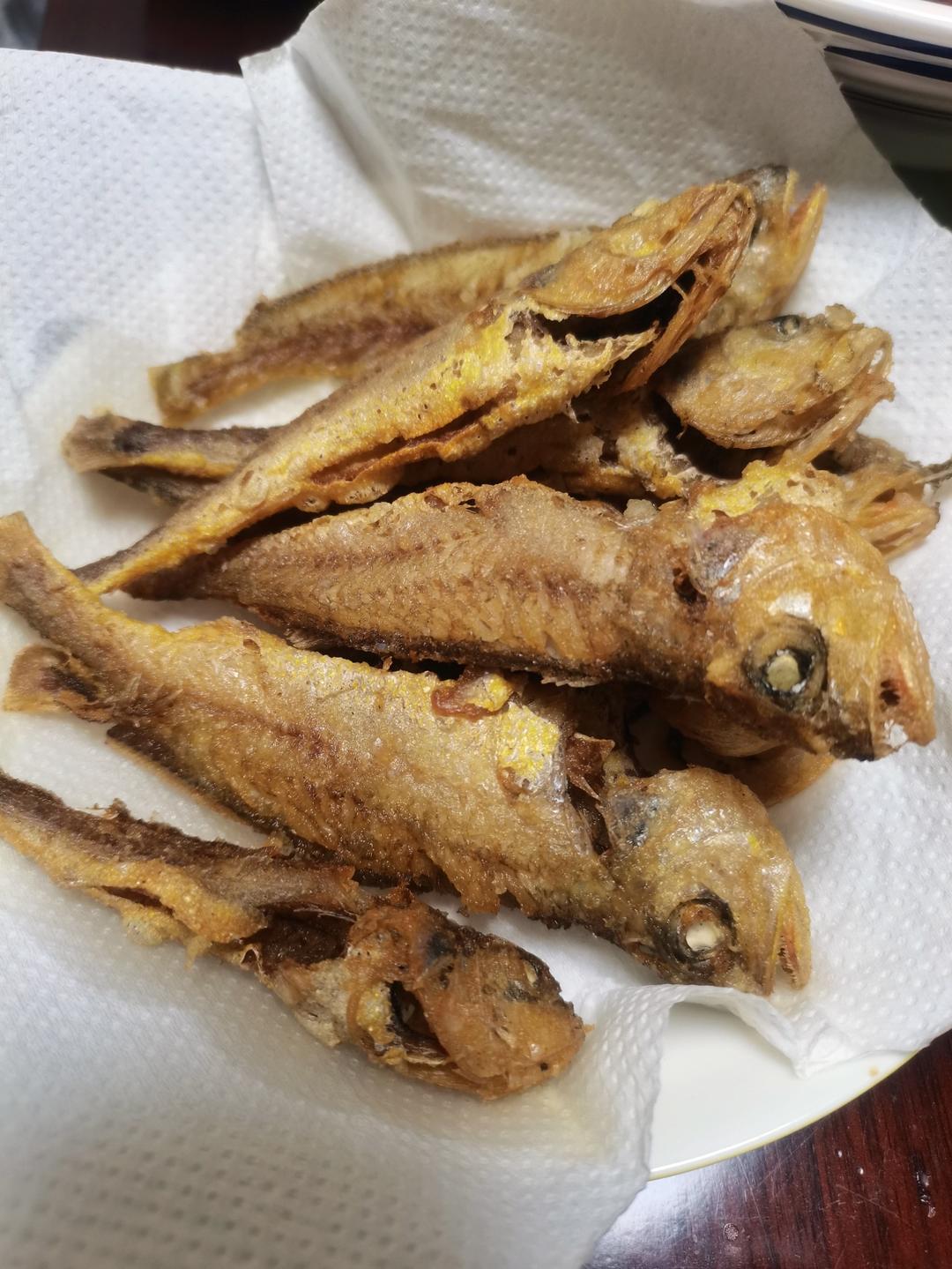 干炸香酥小黄鱼