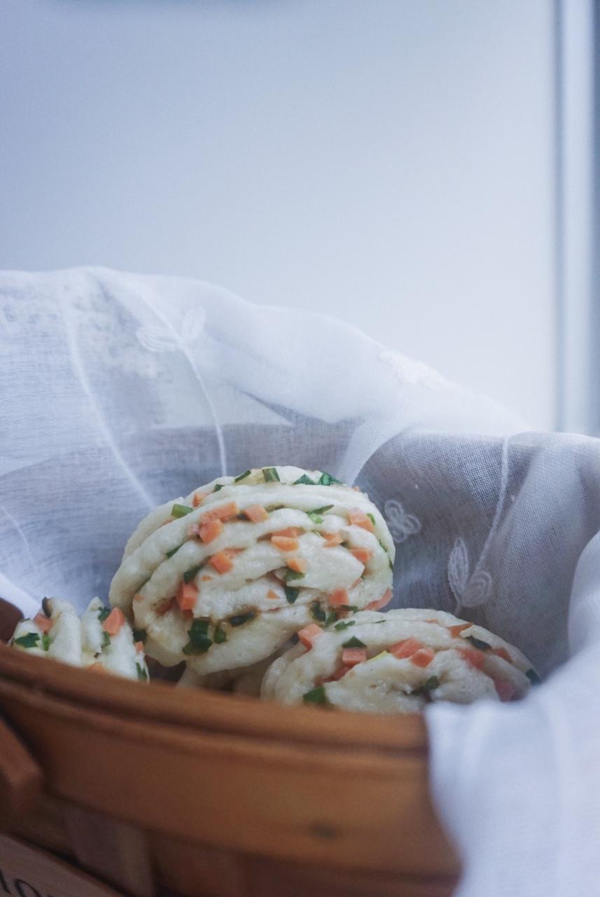 最好吃的火腿葱香花卷—附让葱不变黄的小窍门