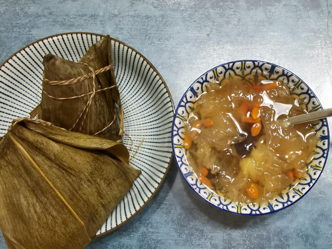 桃胶银耳羹